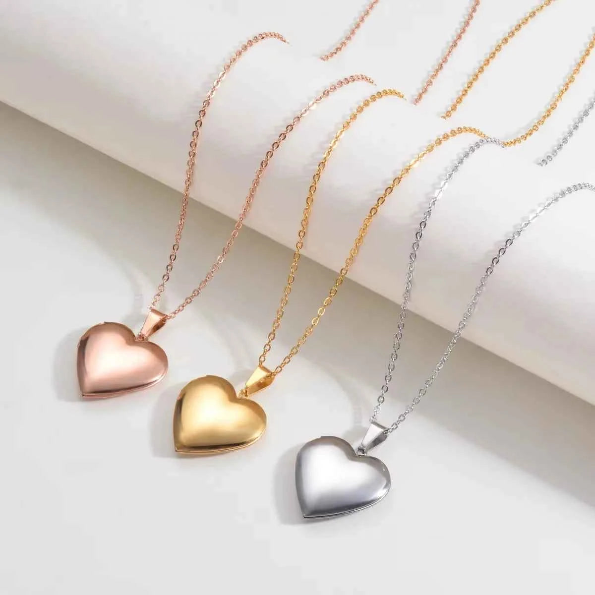 Custom Personalized Heart Birth Flower Locket Necklace for Women Stainless Steel Photo Locket
