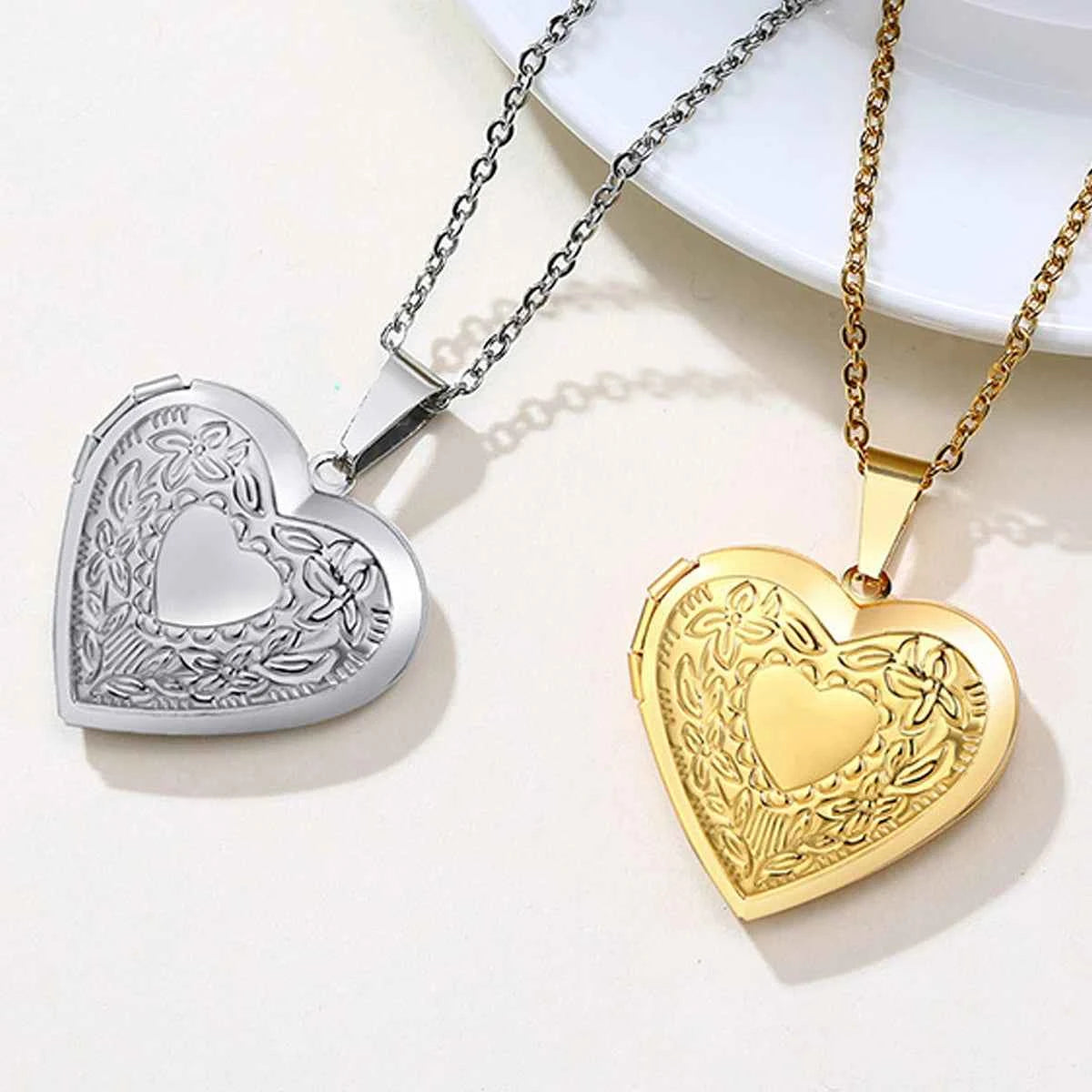 Personalized Customizable Photo Locket Necklace For Women Laser Engraved Love Heart Pendant Gift for Couples/Family