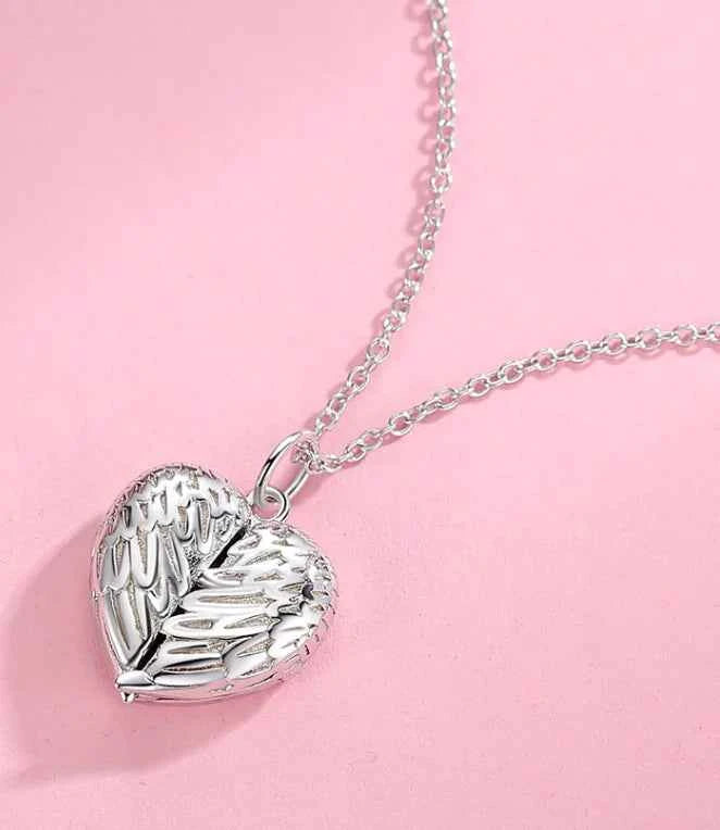 Custom Creative Photo Engraved Heart Wings Necklace