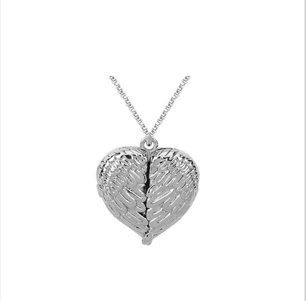 Custom Creative Photo Engraved Heart Wings Necklace