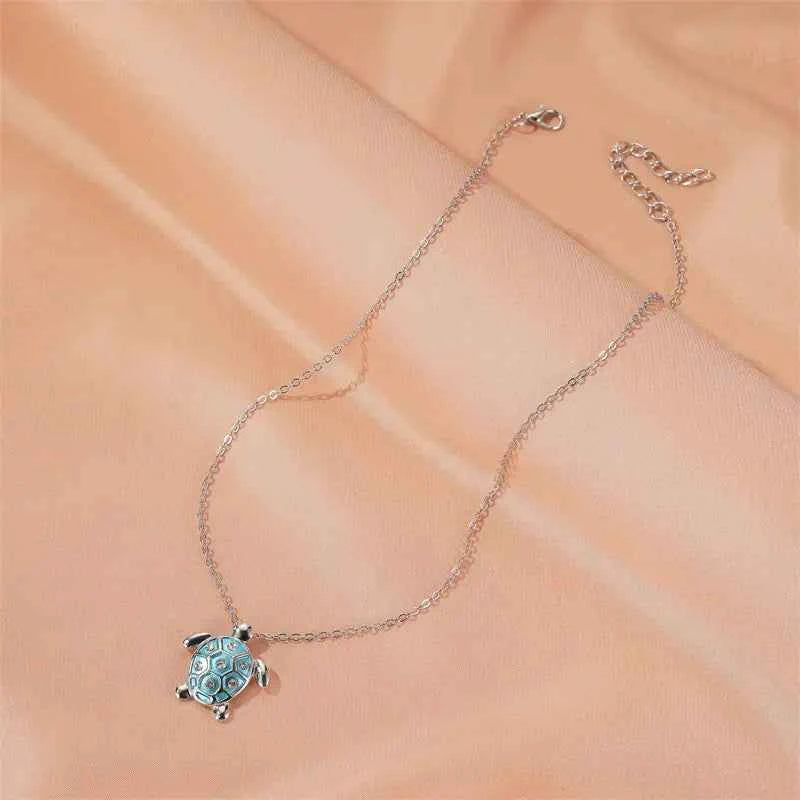 Charming Diamond Turtle Necklace with Cute Pendant
