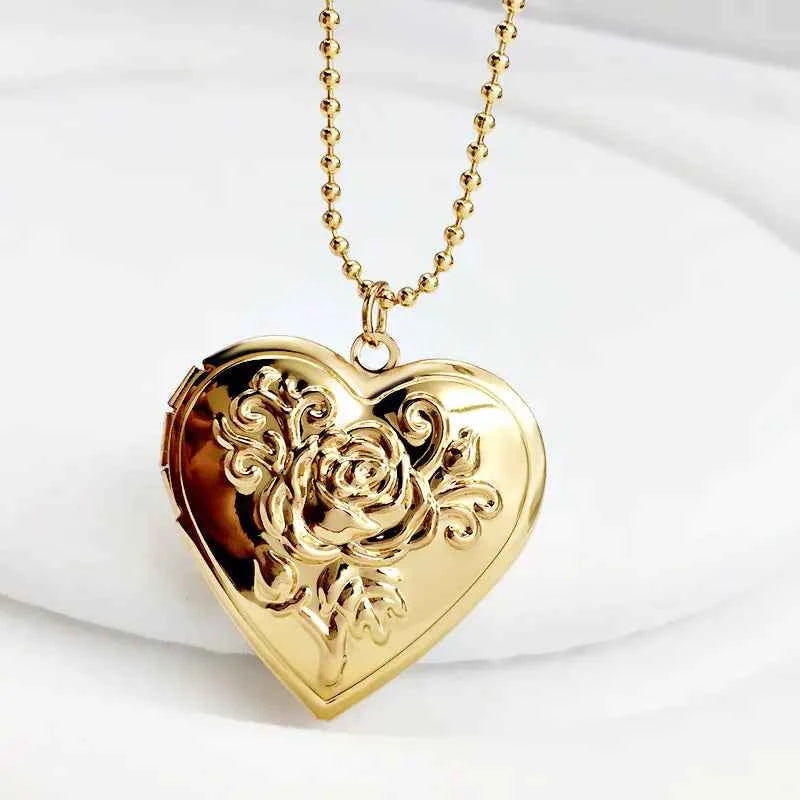 Heart Pendant Necklace with Vintage Rose Photo Box