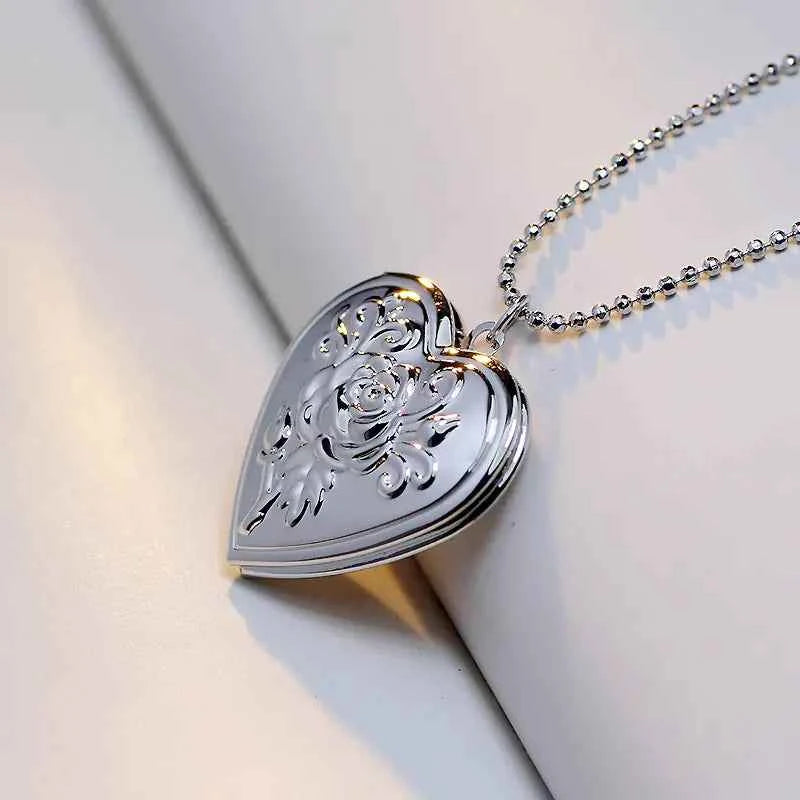 Heart Pendant Necklace with Vintage Rose Photo Box